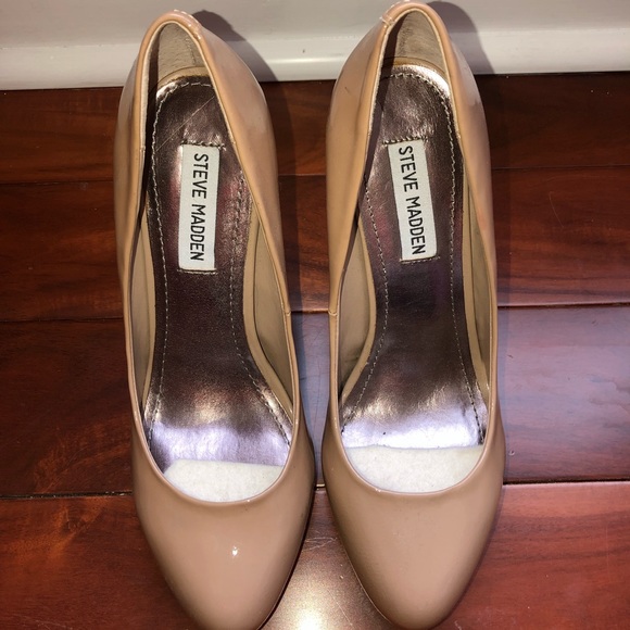 Steve Madden Tan Heels - Picture 2 of 7